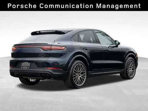 Used 2023 Porsche Cayenne Platinum Edition image 4