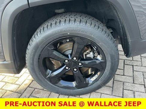 Used 2024 Jeep Grand Cherokee L Altitude AWD/4WD image 13