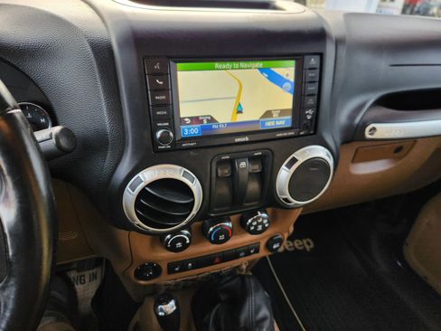 Used 2012 Jeep Wrangler Rubicon w/ Dual Top Group image 35