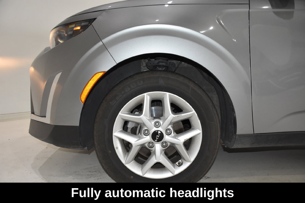 Used 2025 Kia Soul LX w/ LX Technology Package FWD image 7