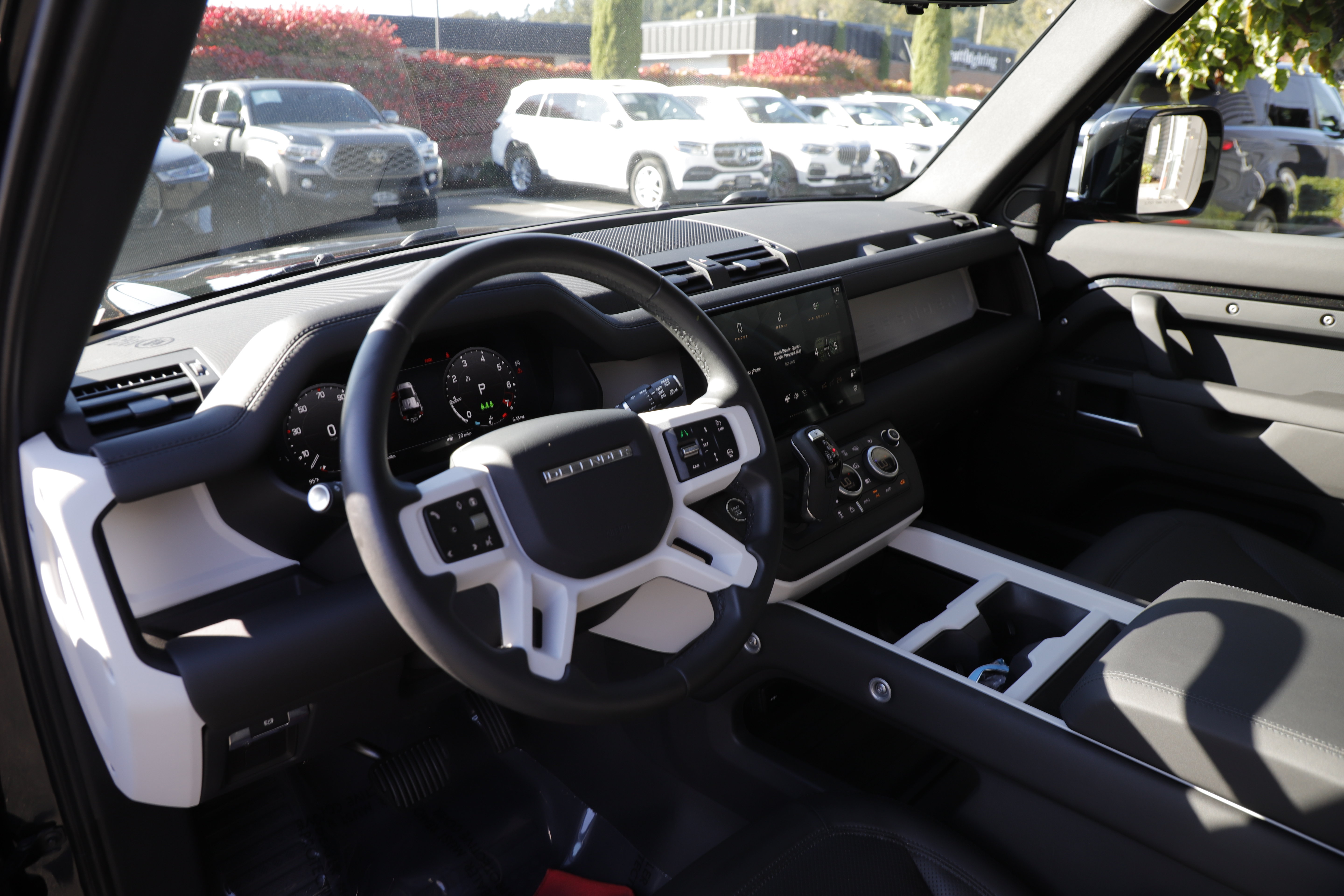 Used 2025 Land Rover Defender 110 S AWD/4WD image 18