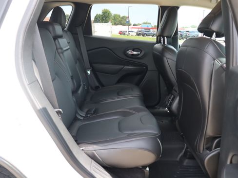 Used 2017 Jeep Cherokee Limited w/ Luxury Group AWD/4WD image 11