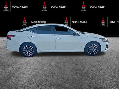 Used 2025 Nissan Altima 2.5 SV FWD image 10