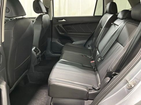 Used 2024 Volkswagen Tiguan SE w/ Panoramic Sunroof Package image 21