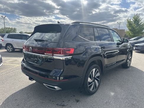 Used 2024 Volkswagen Atlas SE AWD/4WD image 4