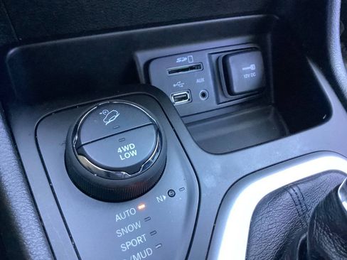 Used 2014 Jeep Cherokee Limited w/ Technology Group AWD/4WD image 44
