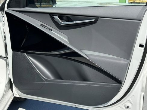 New 2025 Kia Niro EX image 11