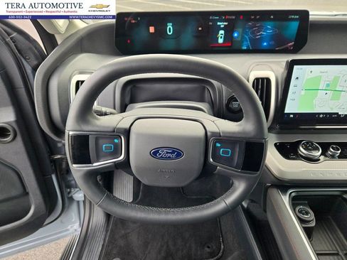 Used 2025 Ford Expedition Active AWD/4WD image 38