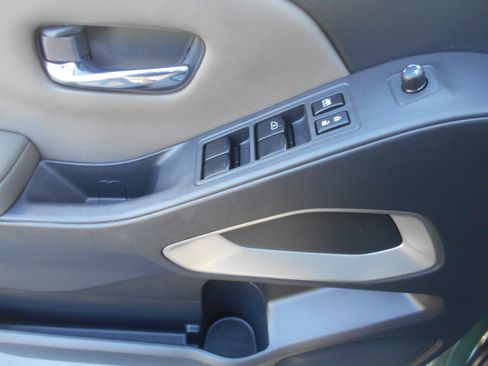 Used 2022 Nissan Frontier SV image 5