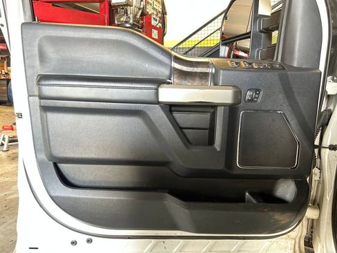 Used 2022 Ford F250 Lariat w/ Lariat Value Package image 7