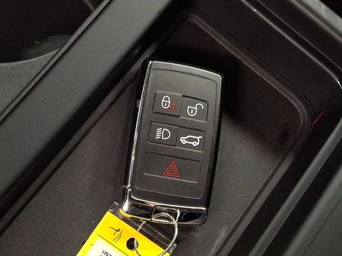 Used 2023 Land Rover Defender 130 SE image 23