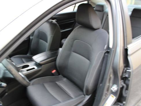 Used 2022 Nissan Altima 2.5 SV FWD image 12