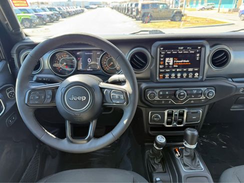Used 2023 Jeep Gladiator Sport image 13