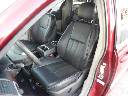 Used 2010 Chrysler Town & Country Touring Plus image 27