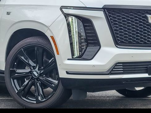 Certified 2025 Cadillac Escalade Sport Platinum w/ LPO, Floor Liner Package AWD/4WD image 4