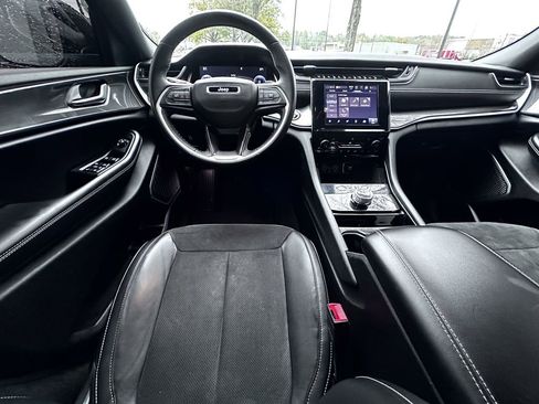 Used 2021 Jeep Grand Cherokee L Laredo image 2