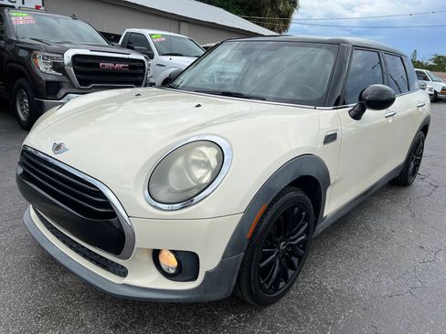Used 2017 MINI Cooper Clubman FWD image 2