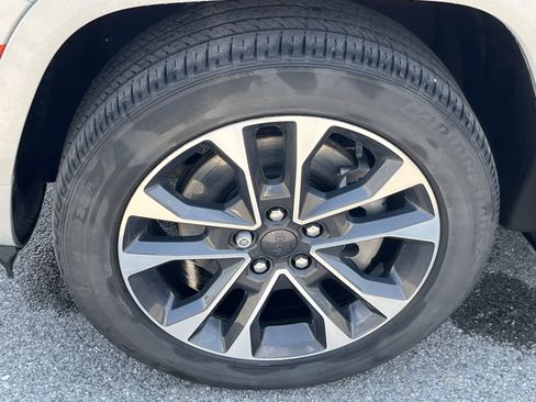 Used 2023 Jeep Grand Cherokee Overland w/ Advanced Protech Group III image 12