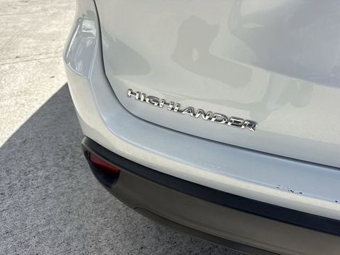 Used 2019 Toyota Highlander LE image 25