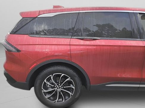 Used 2024 Lincoln Nautilus Premier image 32