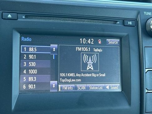 Used 2015 Toyota Camry LE image 19