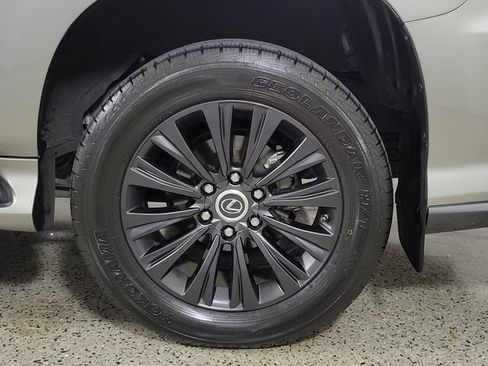 Used 2023 Lexus GX 460 Premium w/ Accessory Package AWD/4WD image 8