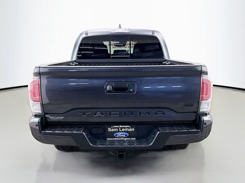 Used 2022 Toyota Tacoma TRD Sport image 6