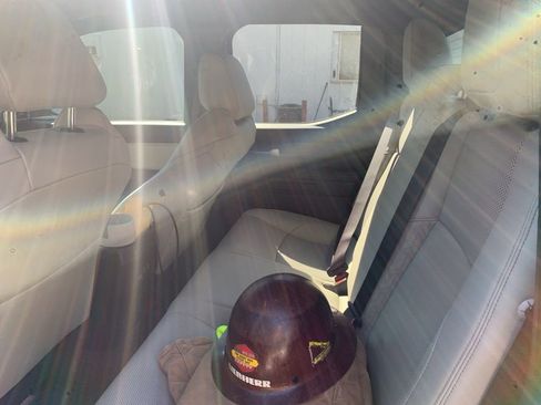 Used 2024 Toyota Tacoma Limited w/ Limited Package (LT) image 7