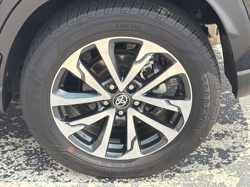 Used 2023 Toyota Corolla Cross XLE AWD/4WD image 18