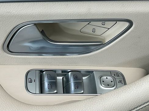 Used 2021 Mercedes-Benz GLS 450 4MATIC image 22