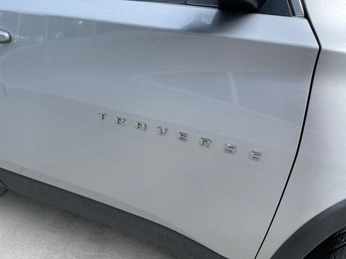 Used 2021 Chevrolet Traverse LT w/ LT Premium Package AWD/4WD image 17