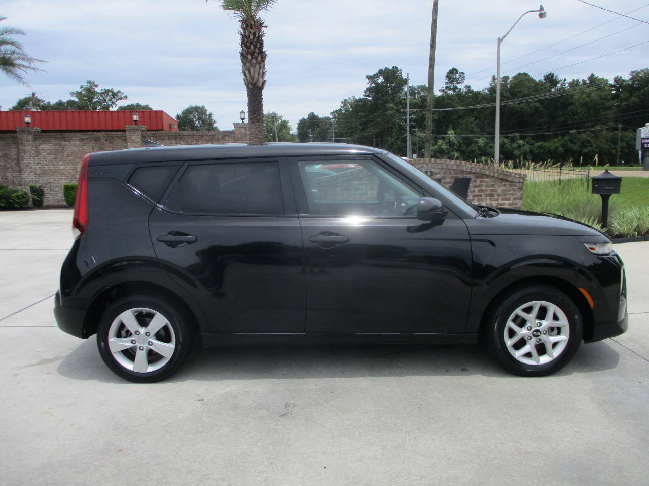 Used 2021 Kia Soul S FWD image 16