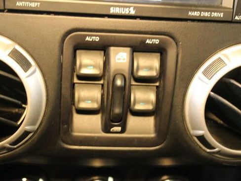 Used 2015 Jeep Wrangler Unlimited Sahara w/ Dual Top Group AWD/4WD image 21