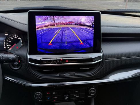 Used 2024 Jeep Compass Latitude w/ Convenience Group image 11