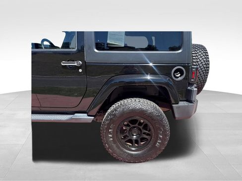 Used 2017 Jeep Wrangler Sahara w/ Dual Top Group AWD/4WD image 29