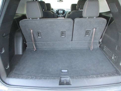 Used 2018 Chevrolet Traverse LT FWD image 12