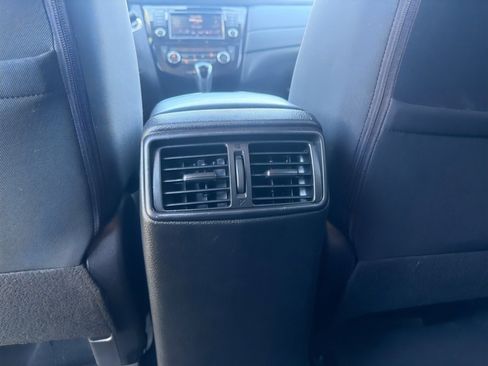 Used 2020 Nissan Rogue SV w/ Premium Package image 16