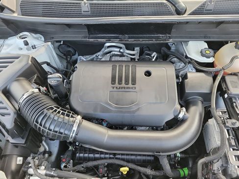 Used 2022 GMC Acadia SLE image 40