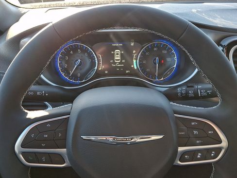 Used 2026 Chrysler Pacifica Select FWD image 14