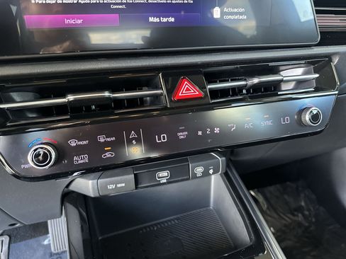 Certified 2023 Kia Niro EX image 17