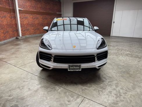 Used 2022 Porsche Cayenne Platinum Edition image 9