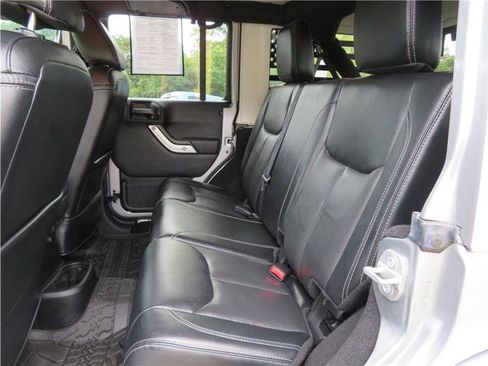 Used 2017 Jeep Wrangler Unlimited Rubicon image 21