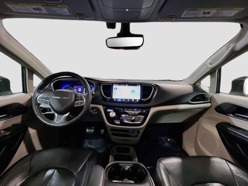 Used 2022 Chrysler Pacifica Touring-L FWD image 15