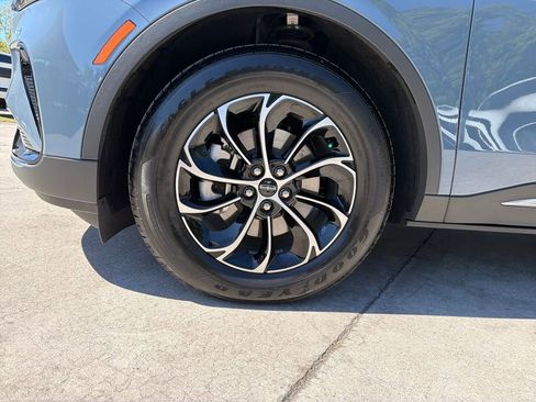 Used 2025 Lincoln Nautilus Premier AWD/4WD image 10