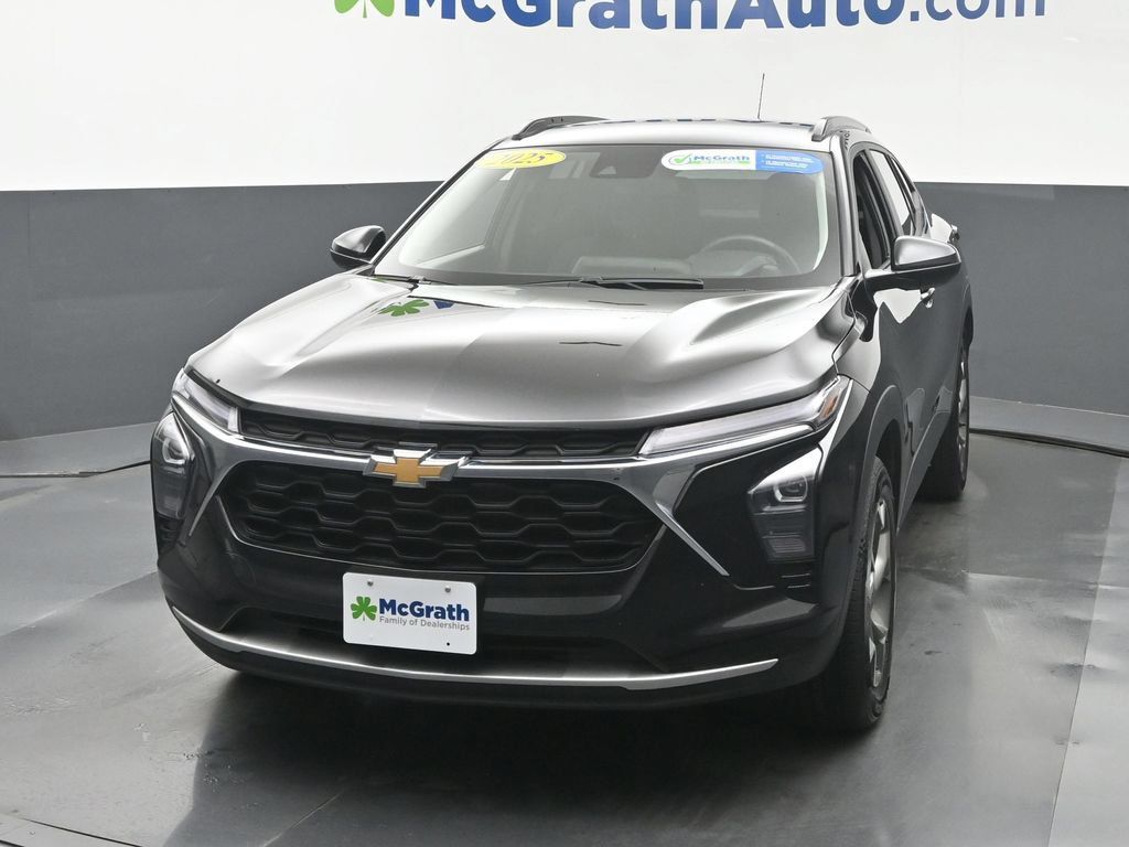 Used 2025 Chevrolet Trax LT w/ Driver Confidence Package FWD image 21