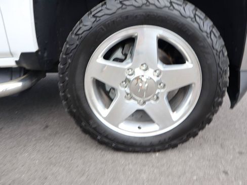 Used 2019 Chevrolet Silverado 2500 LT AWD/4WD image 18