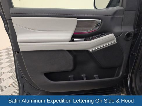 Used 2025 Ford Expedition Platinum w/ Platinum Ultimate Package AWD/4WD image 34