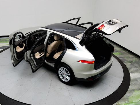 Used 2017 Jaguar F-PACE Prestige image 41