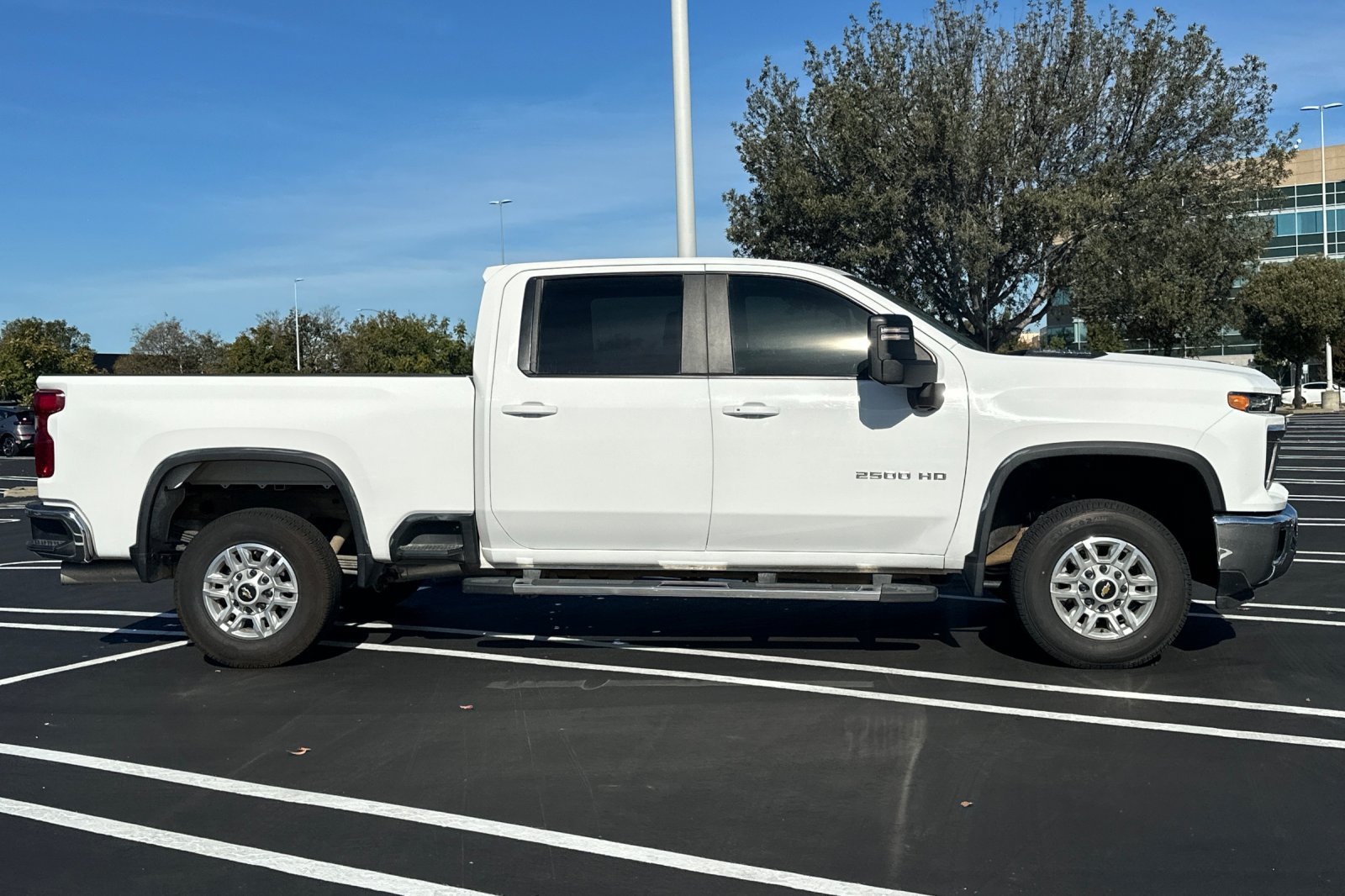 Used 2025 Chevrolet Silverado 2500 LT w/ Convenience Package AWD/4WD image 3