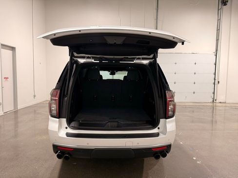 Used 2023 Chevrolet Suburban High Country image 9